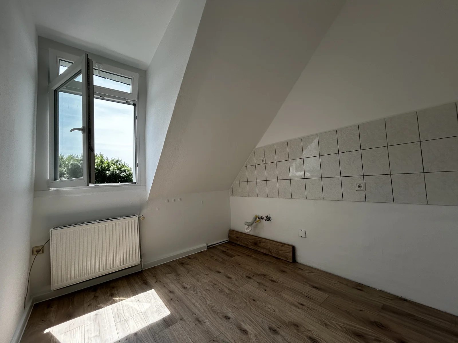 Huldastraße 36 · Küche mit Dachschräge