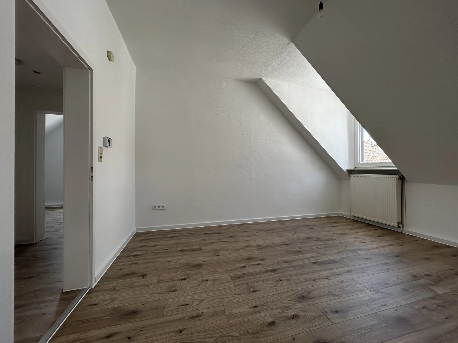 Huldastraße 36 · Zimmer mit Dachschräge