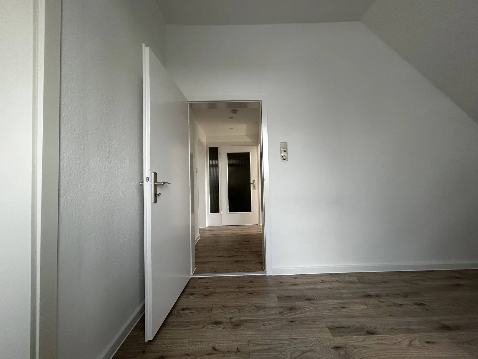 Huldastraße 36 · Blick zum Wohnungsflur