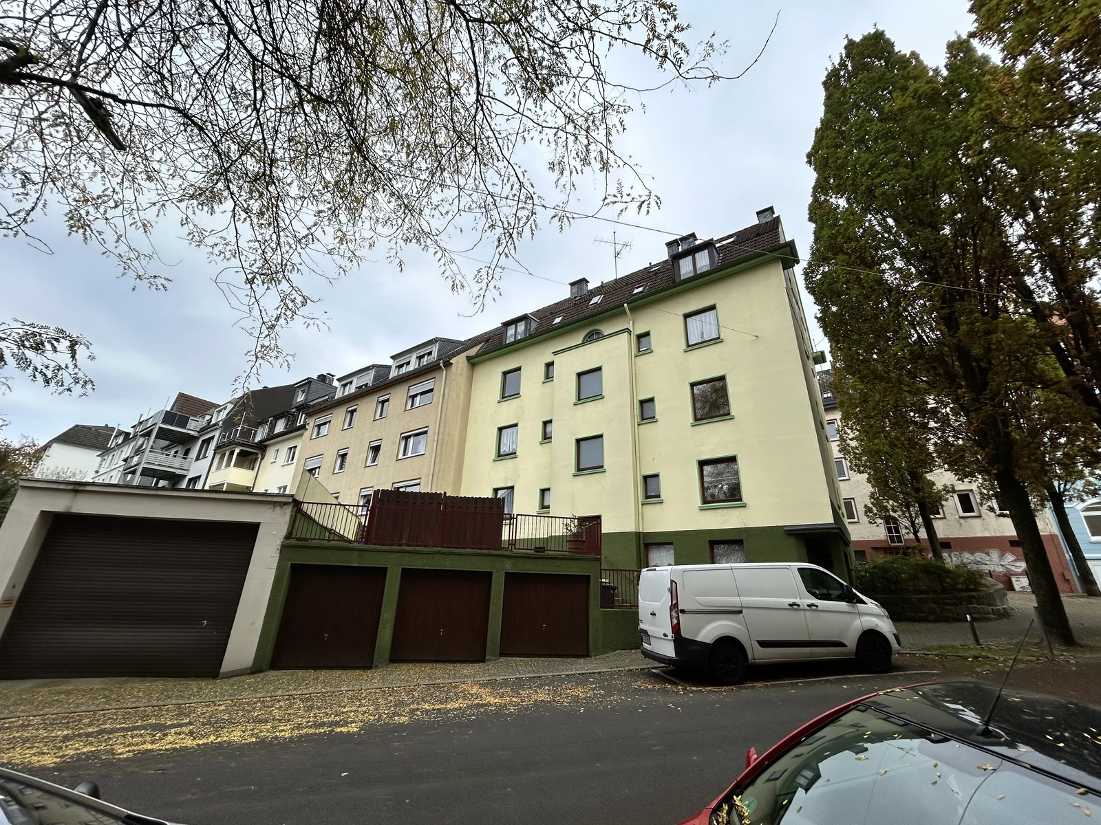 Liegnitzer Straße 1 · Gebäude und Garagen