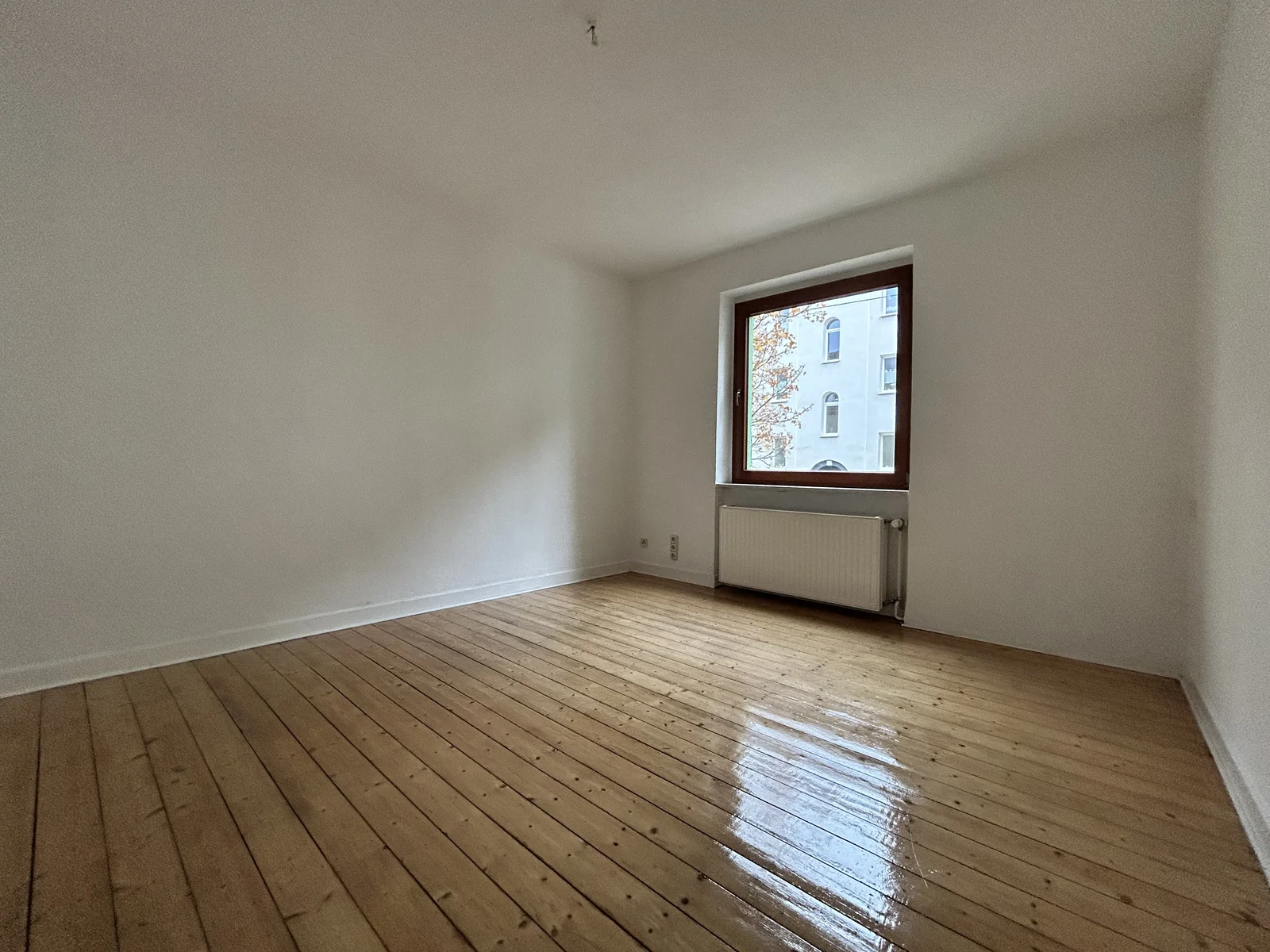 Liegnitzer Straße 1 · Wohnzimmer – weitere Perspektive