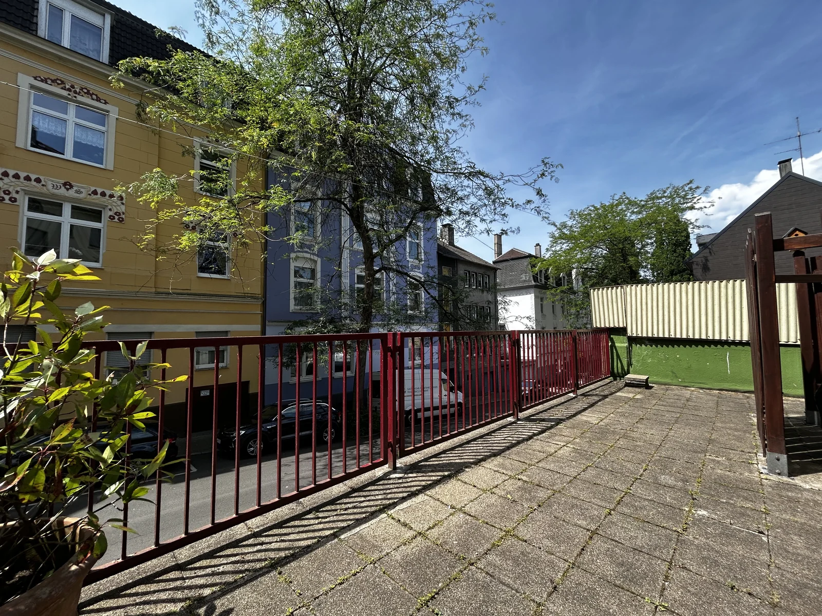 Liegnitzer Straße 1 · Terrasse und Gebäudeseite